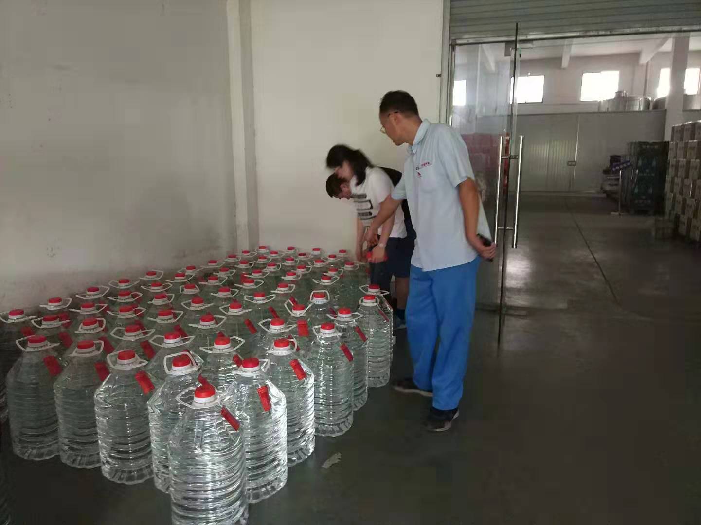老家酒业再添新加盟商，看看疫情之后商家发展之路在哪里？